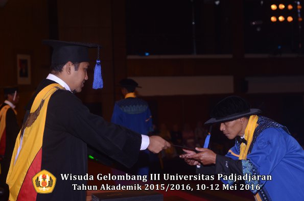 Wisuda Unpad Gel III TA 2015_2016 Fakultas ISIP oleh Dekan  346