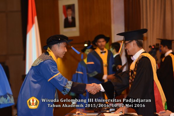 Wisuda Unpad Gel III TA 2015_2016 Fakultas ISIP oleh Rektor  265