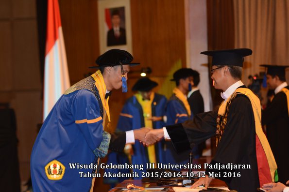 Wisuda Unpad Gel III TA 2015_2016 Fakultas ISIP oleh Rektor  266