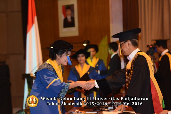 Wisuda Unpad Gel III TA 2015_2016 Fakultas ISIP oleh Rektor  269