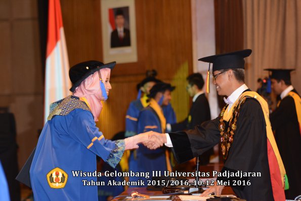 Wisuda Unpad Gel III TA 2015_2016 Fakultas ISIP oleh Rektor  282