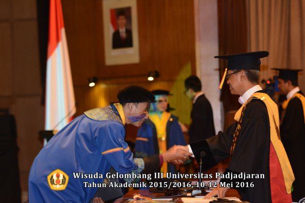 Wisuda Unpad Gel III TA 2015_2016 Fakultas ISIP oleh Rektor  284