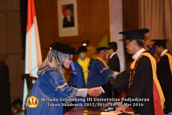 Wisuda Unpad Gel III TA 2015_2016 Fakultas ISIP oleh Rektor  296