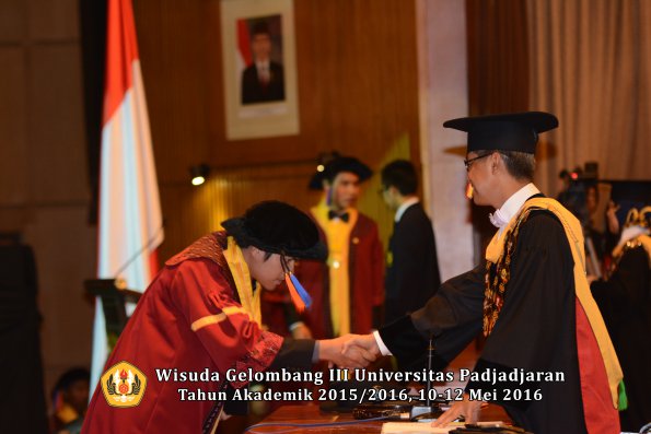 Wisuda Unpad Gel III TA 2015_2016  Fakultas Teknik Geologi oleh Rektor  009