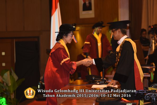 Wisuda Unpad Gel III TA 2015_2016  Fakultas Teknik Geologi oleh Rektor  055