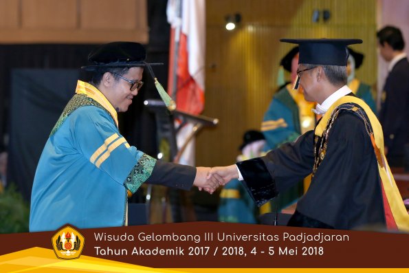 Wisuda Unpad Gel I I I TA 2017-2018  Fakultas Kedokteran oleh Rektor 011 by ( PAPYRUS PHOTO)