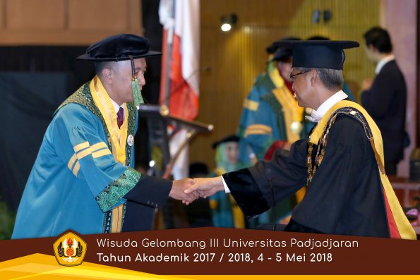 Wisuda Unpad Gel I I I TA 2017-2018  Fakultas Kedokteran oleh Rektor 018 by ( PAPYRUS PHOTO)