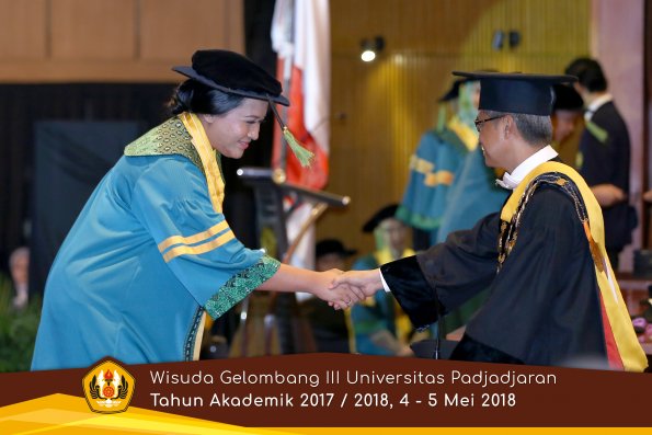 Wisuda Unpad Gel I I I TA 2017-2018  Fakultas Kedokteran oleh Rektor 021 by ( PAPYRUS PHOTO)