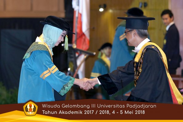 Wisuda Unpad Gel I I I TA 2017-2018  Fakultas Kedokteran oleh Rektor 023 by ( PAPYRUS PHOTO)