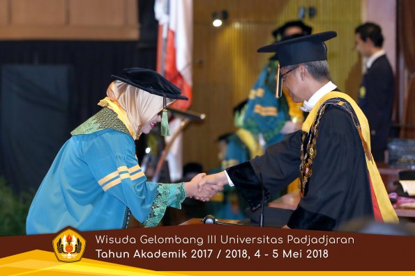 Wisuda Unpad Gel I I I TA 2017-2018  Fakultas Kedokteran oleh Rektor 050 by ( PAPYRUS PHOTO)