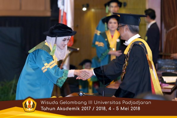 Wisuda Unpad Gel I I I TA 2017-2018  Fakultas Kedokteran oleh Rektor 051 by ( PAPYRUS PHOTO)
