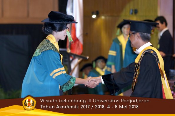 Wisuda Unpad Gel I I I TA 2017-2018  Fakultas Kedokteran oleh Rektor 057 by ( PAPYRUS PHOTO)