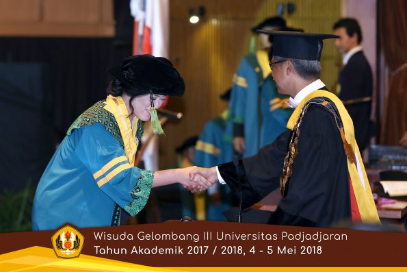 Wisuda Unpad Gel I I I TA 2017-2018  Fakultas Kedokteran oleh Rektor 059 by ( PAPYRUS PHOTO)