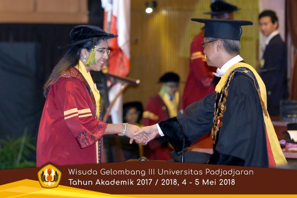 Wisuda Unpad Gel I I I TA 2017-2018  Fakultas Kedokteran oleh Rektor 087 by ( PAPYRUS PHOTO)