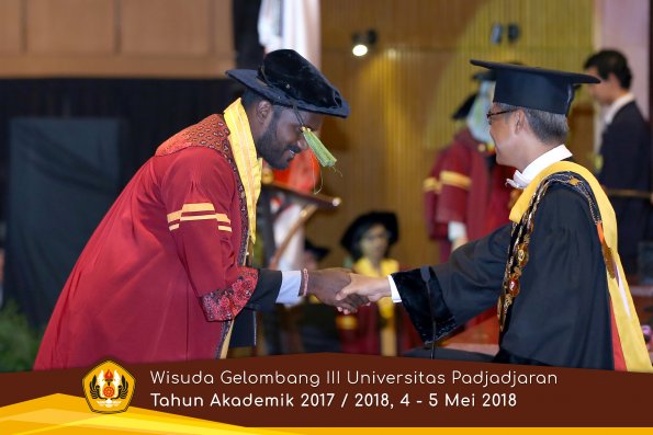 Wisuda Unpad Gel I I I TA 2017-2018  Fakultas Kedokteran oleh Rektor 088 by ( PAPYRUS PHOTO)
