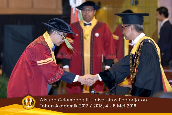 Wisuda Unpad Gel I I I TA 2017-2018  Fakultas Kedokteran oleh Rektor 097 by ( PAPYRUS PHOTO)