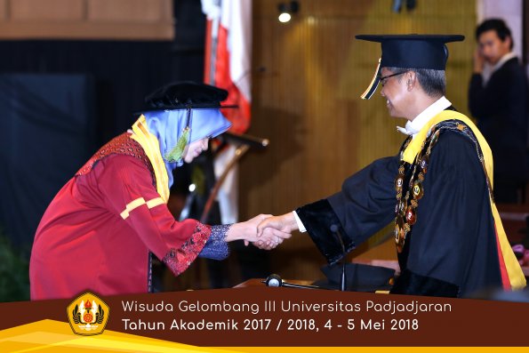 Wisuda Unpad Gel I I I TA 2017-2018  Fakultas Kedokteran oleh Rektor 118 by ( PAPYRUS PHOTO)