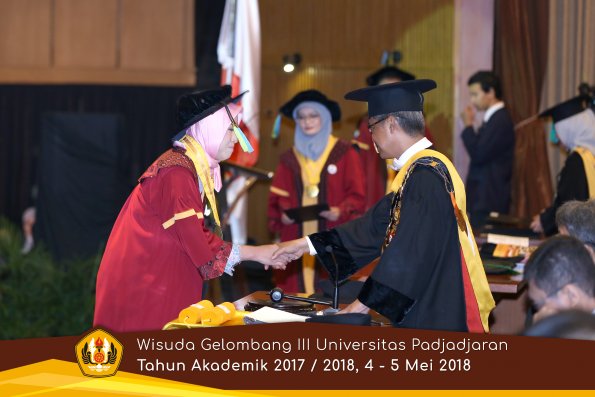 Wisuda Unpad Gel I I I TA 2017-2018  Fakultas Farmasi  oleh Rektor 174  by ( PAPYRUS PHOTO)