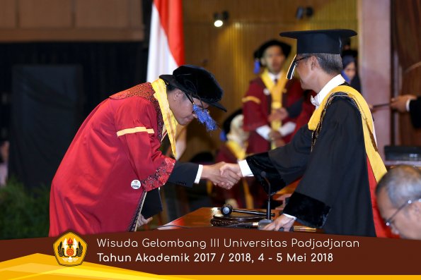wisuda unpad gel III TA 2017-2018 Fak ilmu sosial dan ilmu politik oleh Rektor 134  by (PAPYRUS P