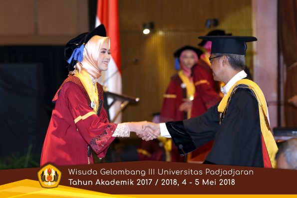 wisuda unpad gel III TA 2017-2018 Fak ilmu sosial dan ilmu politik oleh Rektor 138  by (PAPYRUS P