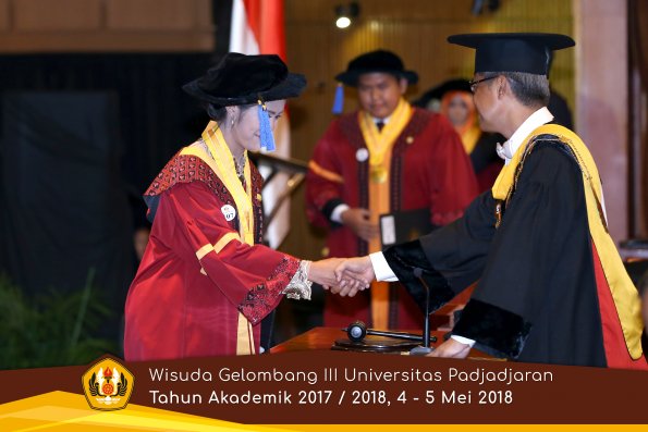 wisuda unpad gel III TA 2017-2018 Fak ilmu sosial dan ilmu politik oleh Rektor 145  by (PAPYRUS P