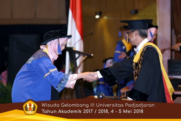 wisuda unpad gel III TA 2017-2018 Fak ilmu sosial dan ilmu politik oleh Rektor 151  by (PAPYRUS P