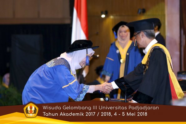 wisuda unpad gel III TA 2017-2018 Fak ilmu sosial dan ilmu politik oleh Rektor 224  by (PAPYRUS P