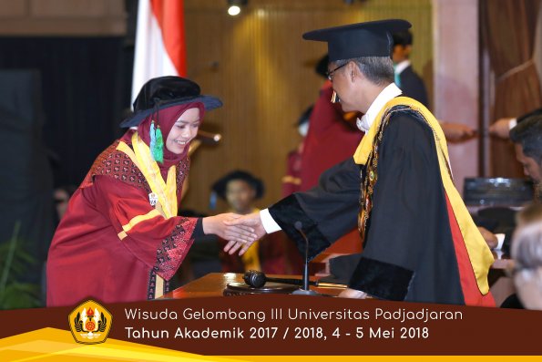 wisuda unpad gel III TA 2017-2018 Fak perikanan dan ilmu kelautan oleh Rektor 018  by (PAPYRUS PH