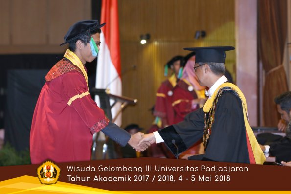 wisuda unpad gel III TA 2017-2018 Fak perikanan dan ilmu kelautan oleh Rektor 031  by (PAPYRUS PH