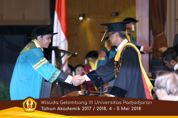 wisuda unpad gel III TA 2017-2018 Fak Pertanian oleh Rektor 002  by (PAPYRUS PHOTO)