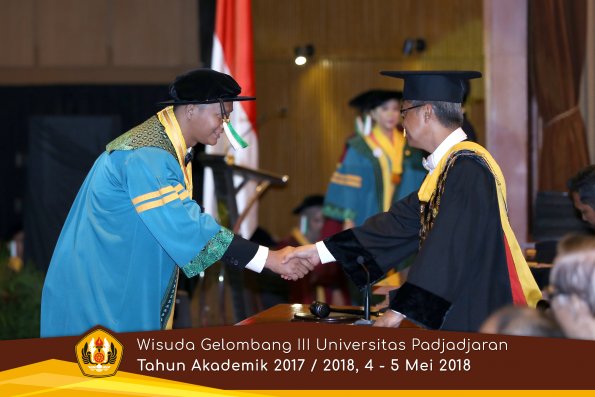 wisuda unpad gel III TA 2017-2018 Fak Pertanian oleh Rektor 003  by (PAPYRUS PHOTO)