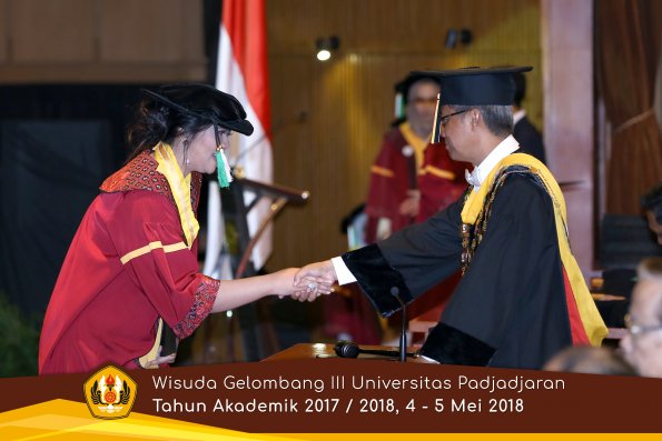 wisuda unpad gel III TA 2017-2018 Fak Pertanian oleh Rektor 005  by (PAPYRUS PHOTO)
