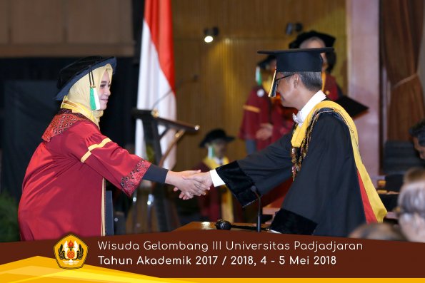 wisuda unpad gel III TA 2017-2018 Fak Pertanian oleh Rektor 006  by (PAPYRUS PHOTO)