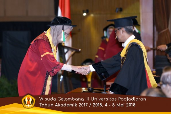 wisuda unpad gel III TA 2017-2018 Fak Pertanian oleh Rektor 007  by (PAPYRUS PHOTO)