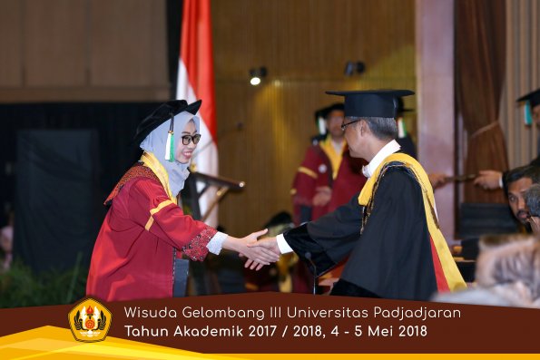 wisuda unpad gel III TA 2017-2018 Fak Pertanian oleh Rektor 009  by (PAPYRUS PHOTO)