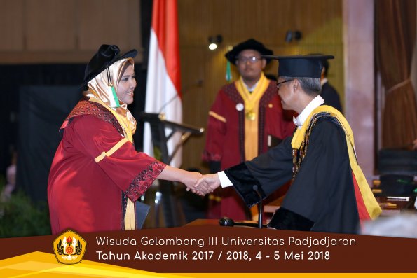 wisuda unpad gel III TA 2017-2018 Fak Pertanian oleh Rektor 013  by (PAPYRUS PHOTO)