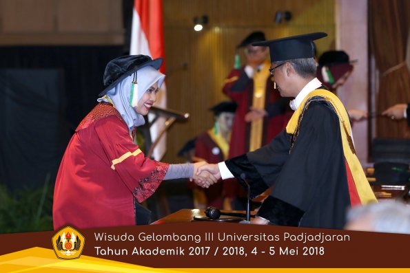 wisuda unpad gel III TA 2017-2018 Fak Pertanian oleh Rektor 017  by (PAPYRUS PHOTO)