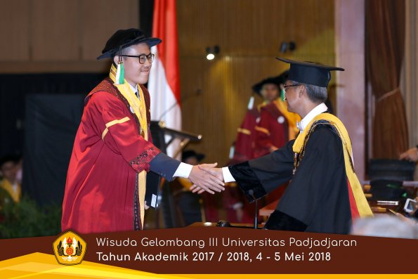 wisuda unpad gel III TA 2017-2018 Fak Pertanian oleh Rektor 019  by (PAPYRUS PHOTO)