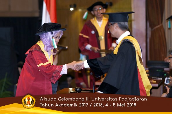 wisuda unpad gel III TA 2017-2018 Fak Pertanian oleh Rektor 026  by (PAPYRUS PHOTO)