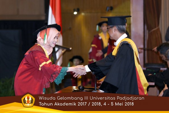 wisuda unpad gel III TA 2017-2018 Fak Pertanian oleh Rektor 033  by (PAPYRUS PHOTO)