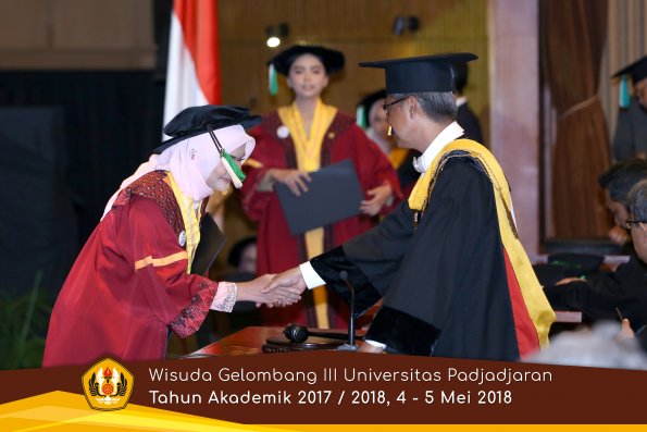 wisuda unpad gel III TA 2017-2018 Fak Pertanian oleh Rektor 034  by (PAPYRUS PHOTO)