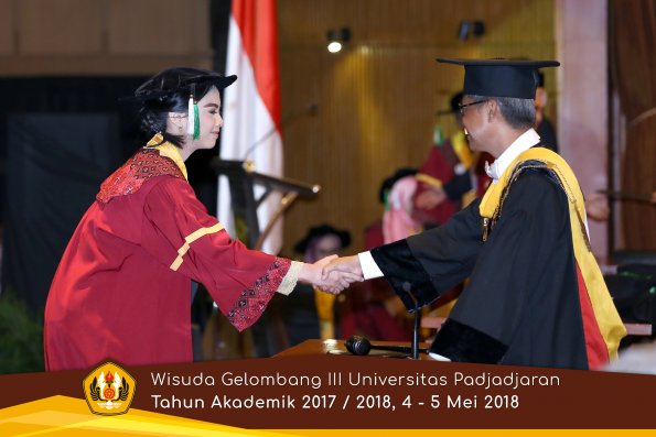 wisuda unpad gel III TA 2017-2018 Fak Pertanian oleh Rektor 035  by (PAPYRUS PHOTO)