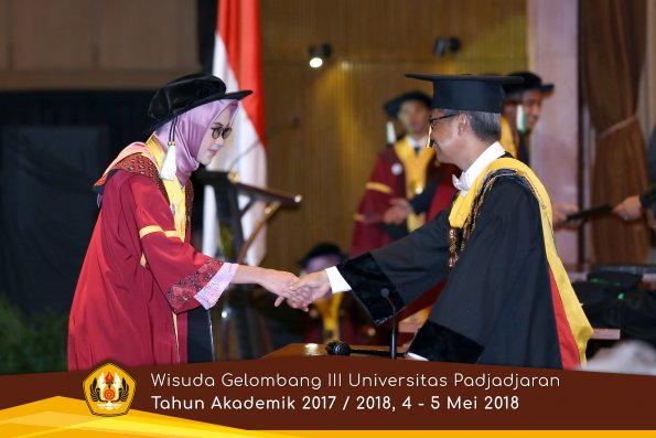 wisuda unpad gel III TA 2017-2018 Fak Pertanian oleh Rektor 040  by (PAPYRUS PHOTO)
