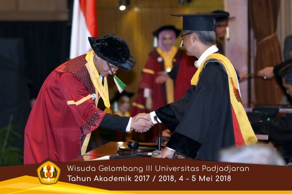 wisuda unpad gel III TA 2017-2018 Fak Pertanian oleh Rektor 042  by (PAPYRUS PHOTO)