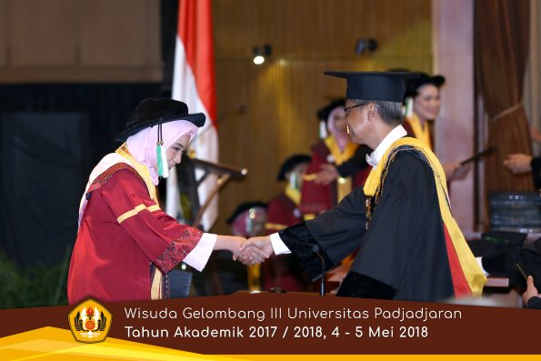 wisuda unpad gel III TA 2017-2018 Fak Pertanian oleh Rektor 045  by (PAPYRUS PHOTO)