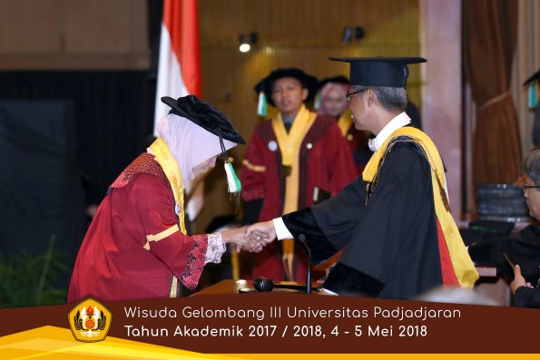 wisuda unpad gel III TA 2017-2018 Fak Pertanian oleh Rektor 048  by (PAPYRUS PHOTO)
