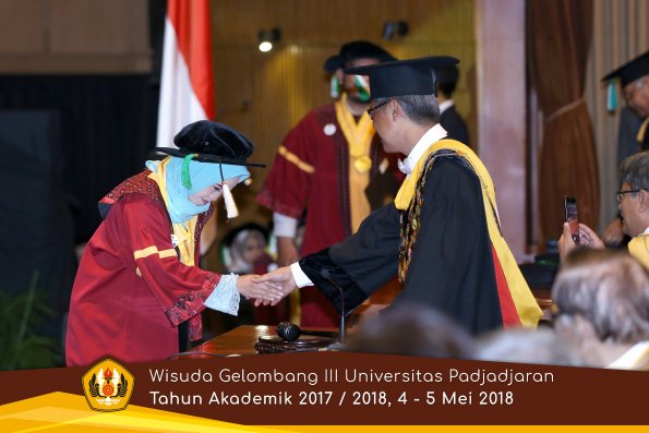 wisuda unpad gel III TA 2017-2018 Fak Pertanian oleh Rektor 070  by (PAPYRUS PHOTO)