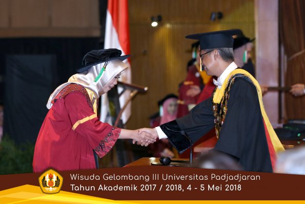 wisuda unpad gel III TA 2017-2018 Fak Pertanian oleh Rektor 075  by (PAPYRUS PHOTO)