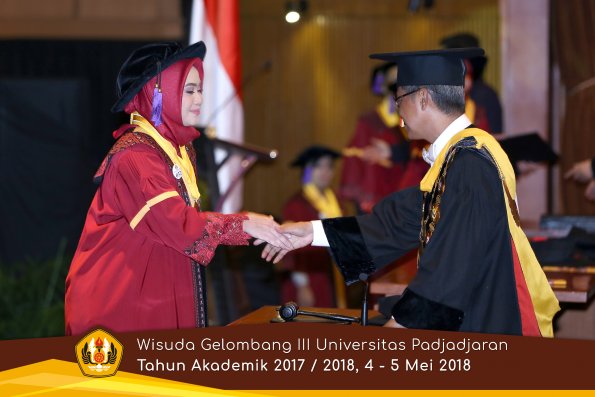 wisuda unpad gel III TA 2017-2018 Fak Psikologi oleh Rektor 056  by (PAPYRUS PHOTO)