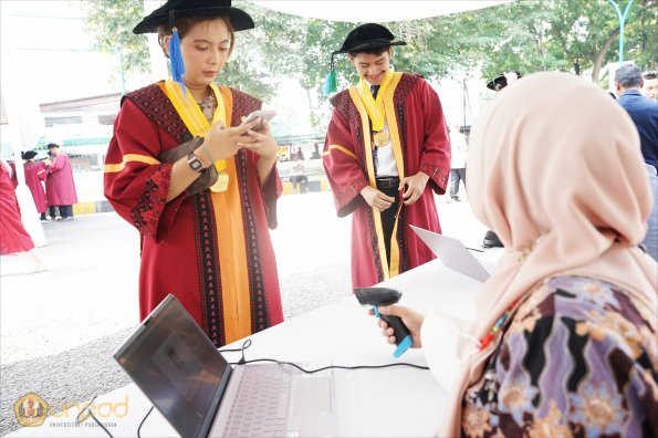 LIPUTAN WISUDA UNPAD GEL III TA 2022-2023  SESI II (56)